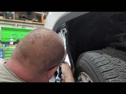 Real Quick on how to change the Headlight Bulb on a 2015 Jeep Cherokee