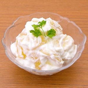 水切りヨーグルトで作る！ バナナとパイン缶のヨーグルト和えのレシピ動画・作り方 | デリッシュキッチン