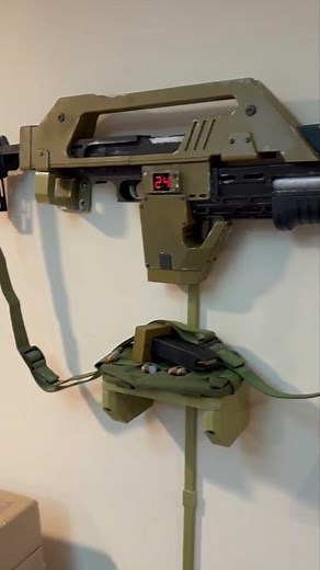3D printed M41A Pulse Rifle Prop from Aliens #3dprinting Propmaking Aliens
