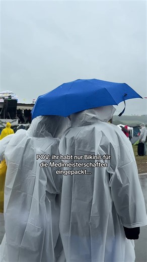 Bikini unter Regenponcho: Styling-Tipp für Medimeisterschaften