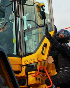 17K views · 259 reactions |  Stay in the game with Genuine Volvo Parts! When every second counts, trust Genuine Volvo Parts to keep your Volvo machine performing at its best. Designed for durability, precision, and reliability - because uptime matters. Find out more about our Genuine Volvo Parts: https://bit.ly/43SpE1c #VolvoCE #Volvoce_emea #GenuineVolvoParts | Volvo Construction Equipment - Europe, Middle East and Africa | Facebook