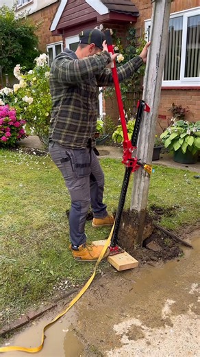 How To Remove Fence Post Using Farm Jack #howto #how #doityourself #fyp #asmrsounds #asmr #homeimprovement | Don Craft