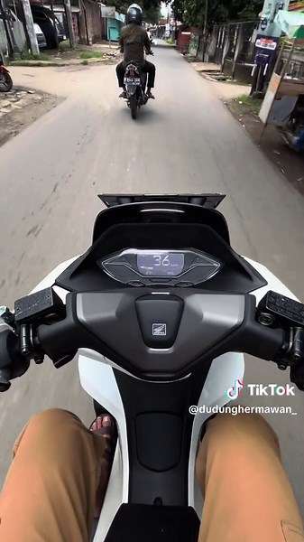 POV: Naik PCX 2025 - Pengalaman Berkendara yang Seru