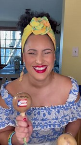 SOPÓN de GANDULES CON SALCHICHÓN … Que rico! Me CAWO’en Nah!! | Cooking Con Omi