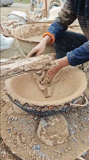 The entire process of making clay molds on a wok frying pan mold, with traditional