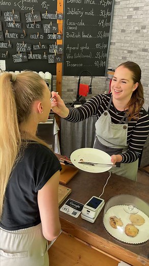 99K views · 410 reactions | Ušetřeno za obal! 藍丹 Masarykovo náměstí 396/15, Hradec Králové #palacinkarna #jidlo #restaurace #funny #comedy #palacinky #pancakes #pancake #food #hradeckralove #podnikatelskyživot #realita #slanapalacinka #foodcz #hradecfood #streetfoodcz #gastromapa #hradeckegastro #poctivejidlo #foodlovercz #reelscz #pohodovajidl | Férová palačinkárna | Facebook