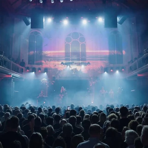 🇳🇱 Not long until we return to the glorious @paradisoadam in January 2026 ♥️ Who’s coming? 🙌🏼 | Young Gun Silver Fox