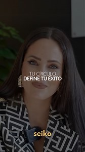 Tu círculo define tu éxito 👥✨ 📝RESUMEN👇👇 1️⃣🌍 Rodéate de personas que te impulsen. Si pasas tiempo con gente negativa, te contagiarás de su actitud. En cambio, si te rodeas de personas motivadas y trabajadoras, adoptarás su mentalidad. 2️⃣🔍 Evalúa tu entorno. Observa si quienes te rodean te inspiran o te frenan. La influencia de los demás afecta directamente tus resultados y el rumbo de tu vida. 3️⃣💔 Acepta que puede doler. A veces, las personas que más queremos no comparten nuestra visió