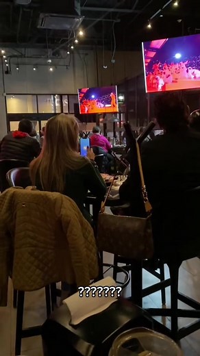 Rihanna Side Eye Reaction at Super Bowl