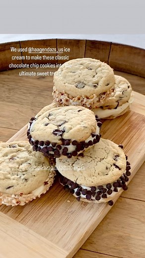 Classic Sourdough Chocolate Chip Cookie Recipe ⬇️ This recipe is so easy, it doesn’t require browning your butter or chilling your dough…just mix and bake. There are the perfect slightly crunchy but still chewy chocolate chip cookies. * 400g (2 1/2 cups) all-purpose flour cups * 3g (1 tsp) baking soda * 1/4 tsp baking powder * 4g (1 tsp) salt * 226g (1 cup) unsalted butter, softened * 180g (3/4 cup) granulated sugar * 145g (3/4 cup) packed, light or dark brown sugar * 2 tsp vanilla extract * 2 l