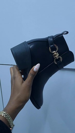 Flat Leather Boots – Your go-to essential for this season! COLOURS: Black & Brown Why You’ll Love Them: ✨ 1-inch heel for the perfect subtle lift ✨ Ultra-comfy for all-day wear ✨ Available in sizes 36-42 ✨ Only Ksh 3,399 Stay stylish, stay confident—no matter the weather! ⛈️✨ Limited Stock – Don’t Miss Out! Shop Now: 📩 DM to order or visit us at Digital Mall F8 🚚 We deliver countrywide! 📞 Call/Dm to order #LeatherBoots #AnkleBoots #TheDazShoes #NairobiFashion #KenyaFashion #ClassicStyle #Flat