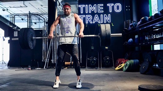 Jacked Umbrella Academy Star Tom Hopper Reveals The One Exercise He’d Go To For Full Body Gains