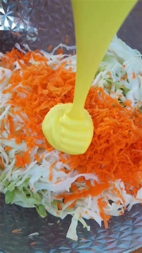 Quick Creamy Coleslaw Recipe 🥗