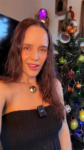 😮 ¿Por qué algunas mujeres parecen detener el tiempo? No es solo genética ni cirugías… muchas siguen un protocolo poco conocido que activa lo mejor de su cuerpo desde adentro. Ahora, ese secreto de bienestar y juventud ya no es exclusivo de famosas. Tú también puedes conocerlo y aplicarlo en tu día a día 🌿 Haz clic en “Ver más” y mira el video con todos los detalles. | Ana Lucia Dominguez