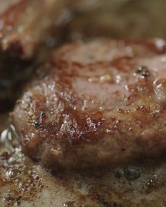 64K views · 266 reactions | Съсредоточете се върху вкуса на ястието. Безжичният абсорбатор AEG ще се настрои автоматично към Вашето готвене на плота. Научете повече: https://www.aeg.bg/taste/discover/buying-guides/cooker-hoods/ | AEG | Facebook