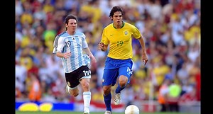 2.5M views · 94K reactions | Duelo de velocistas ⏱️ Kaká  vs Messi  ¡que zancada! del entonces mejor jugador del mundo  Sígueme  Kito González para más HISTORIAS de FÚTBOL ⚽ #kitogonzález #memoriasdeunfutbolero #kaka #brasil #argentina | Memorias de un Futbolero | Facebook