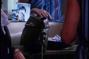 76,774 Two Woman Fighting Over Bag Stock Video Footage - 4K and HD Video Clips | Shutterstock