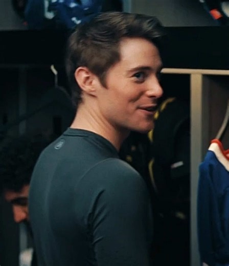 He would Shane 100% if he could! #hollanov #haydenpike #ilyarozanov #shanehollander #heatedrivalry