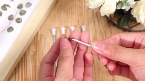 25 Pack Window Screen Plunger Latches with Caps, 5/32" X 1-1/2", Aluminum Window Screen Plunger Pins, Secure Window Screens in Place (White)