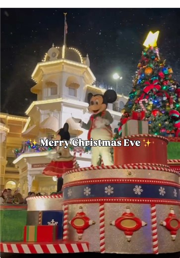 Twas the night before Christmas 🎄 Merry Christmas from all of us at Castle Bound Travel Company 🎄✨ Thank you for trusting us with your vacations and for another incredible year of magic. We are so grateful for each and every one of you #disney #magic #travel #merrychristmas