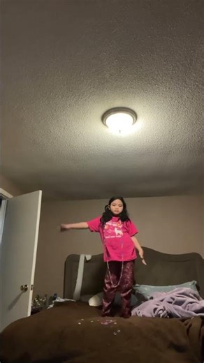 Um don’t mind the long bracelet..