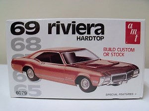 1969 BUICK RIVIERA HARDTOP 1/25 AMT Model Kit Complete