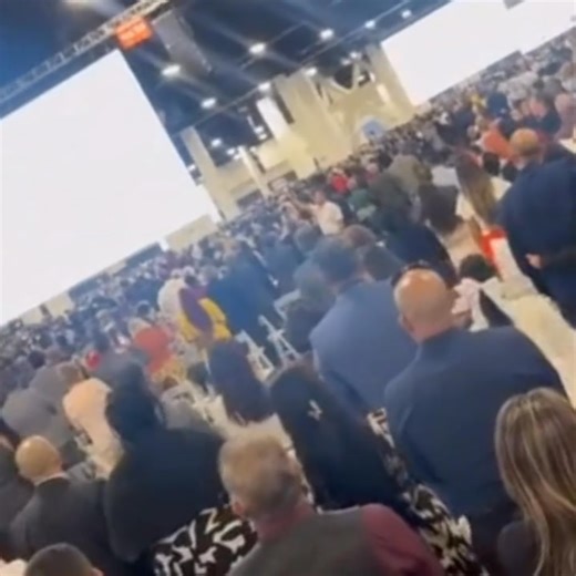 43 reactions | 2025 - JW Special Convention of Jehovah's Witnesses in Fort Lauderdale, FL, USA - “Pure Worship” | Notícias Mundiais e Lembranças JW | Facebook