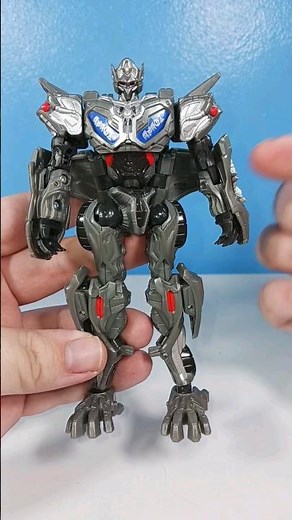 Optimus Prime's NAKED?! Transformers 2007 deluxe Protoform