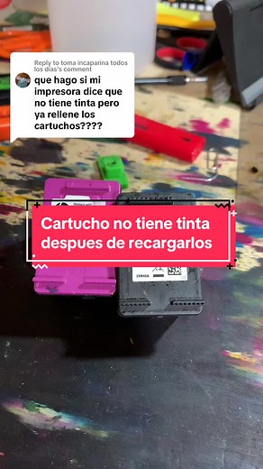 Replying to @toma incaparina todos los días cartuchos recargados, mensaje de la impresora que indica que los cartuchos no tienen tinta.
