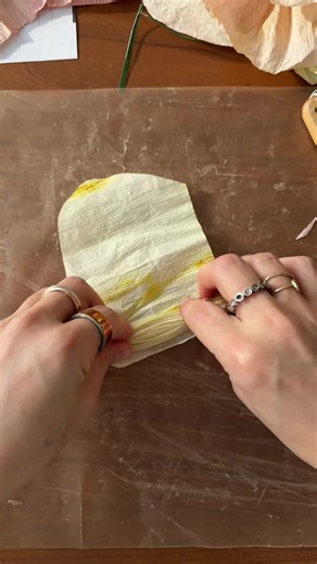 Poppy petal 101 #paperflower #paperpetal #paperpoppy @Papermart @Aleene’s Adhesives @ouraring