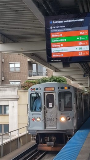 A CTA 5000 series Midway Bound train arrives at Roosevelt! #airportrail #passengerexperience