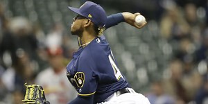 Peralta (shoulder) goes on IL after slow start