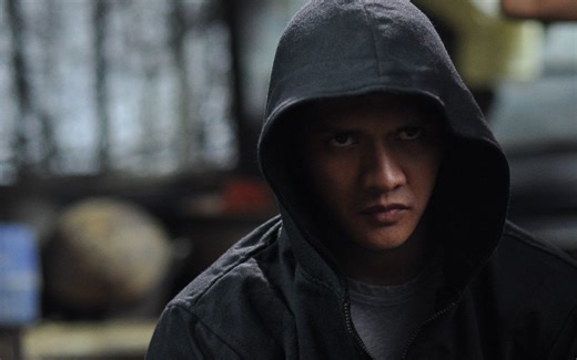 《突袭2》：顶级特工坐牢两年，混入黑帮当卧底，灭掉整个黑帮