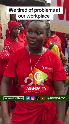 Aggrieved traders from Makola No. 2 market took to the streets in protest against what they describe as exorbitant rent fees imposed by market authorities. The demonstrators later marched to the Jubilee House, where they presented a petition to former President John Mahama. urging his swift intervention to address their conce #agendatv #teacherfrancis #ForTheRecord