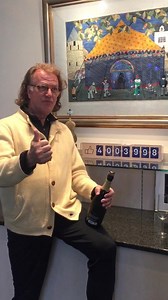 4.000.000 fans on Facebook! Incredible!! Thank you all! 😘🥂🍾🎉 | André Rieu