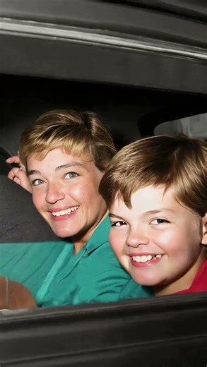 From Old French Movies to Colorized Life – Simone Signo