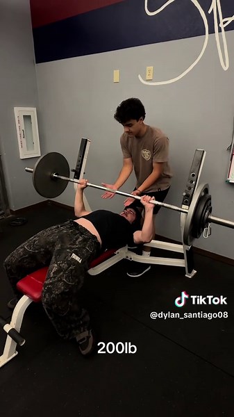 200lb Bench Press Technique for Beginners
