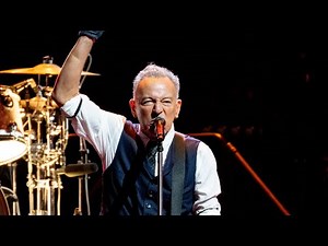 Bruce Springsteen ‘keeps annoying fans’ with bizarre anti-Trump tirades