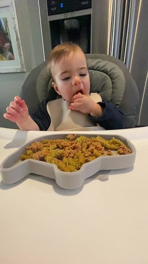 Chew chew LOVES her pasta. #chewchewmonster #baby #munch