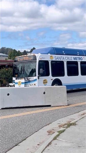 Santa Cruz Metro 2008 New Flyer C40LFR #7511 Route 18 Departing Downtown