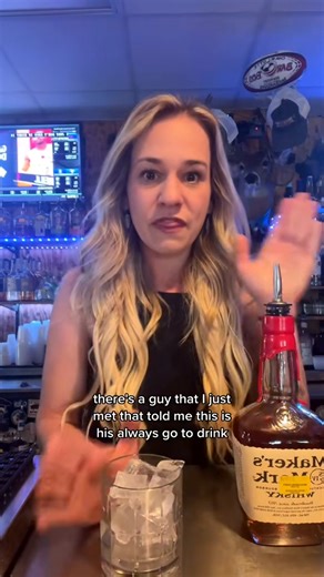 For less calories squeeze a lime (instead of roses lime juice) into this easy to make 3 ingredient bourbon drink | Michellebellexo