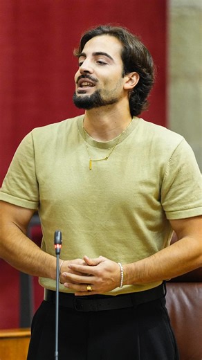 La ultraderecha no tiene un proyecto de futuro para el país, por eso necesita dividir a las clases populares por razón de etnia y presentar a pijos herederos de las élites como Figaredo como escuadristas obreristas. No nos equivocamos: Nativa y extranjera la misma clase obrera ✊🏽 | José Manuel Gómez Jurado