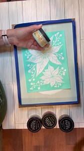 Which do you prefer, pink or red poinsettias? I always get pink! 💕 I think they look gorgeous here in shimmer rose gold! Tip: Don’t forget to peel up your transfer then drop it back down, so the paste doesn’t dry in the screen. Comment PINK to get the supplies used. #diychristmascrafts | The Chalk Creative Workshop