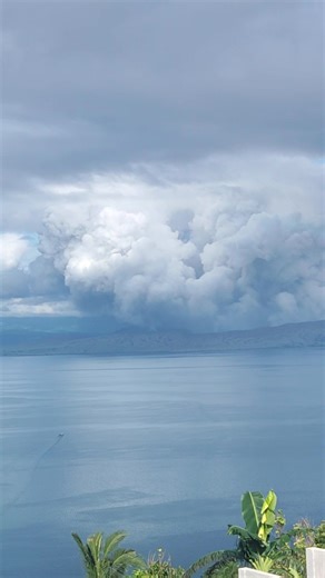 Taal Volcano Eruption as of 8:25am October 26, 2025 #TaalVolcano #TaalVolcanoEruption #highlights2025 #PHIVOCS #TaalVolcanoUpdate @WooGlobe Verified (Original) *For licensing / permission to use: Contact - licensing(at)WooGlobe(dot)com | Rhealyn Brillantes Desiatco Macasaet