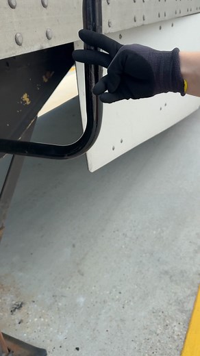 31K views · 837 reactions | Who says a woman can’t back up a 53 ft trailer? #fypシ #truckdriver | Summerardon | Facebook