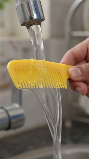 💧 Water Bending with Static Electricity ⚡ | Amazing Science Experiment #Shorts