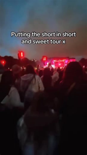 Rachel Lord on Instagram: "Hands up if you’ve ever been victimised by not being able to see in general admission at concerts 🙋🏼‍♀️🙋🏼‍♀️🙋🏼‍♀️ All 5’1 of me did have a delightful time at Sabrina carpenter in Hyde park but this video was too good not to post 6 months later. Honestly with most GA concerts, I just accept that I’ll be looking at a screen for the vast majority of the concert unless I get there early enough to be right near the front. What’s better right up front where you can see