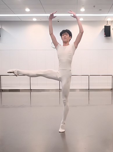 Chinese Ballet Boy #好身材 #大长腿 #帅哥 #中国 #男生 #ballerino #dancer #balletdancer #ballet #boy #tights #chinese #cute #handsome #beautiful #hot #sexy #boy