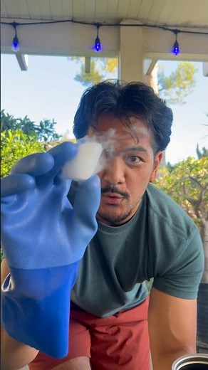 how does dry ice do that?? 🥶 #science #dryice #experiment #stem #chemistry