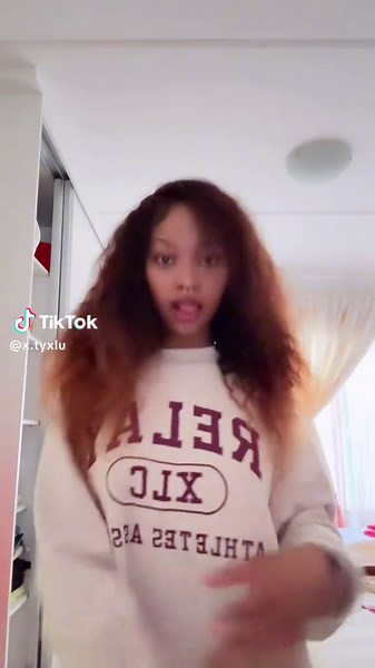 Creative Folk Dance Moves by Talented Girls